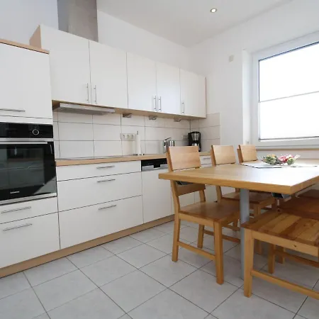 Ferienhaus Wiesenblick In *
